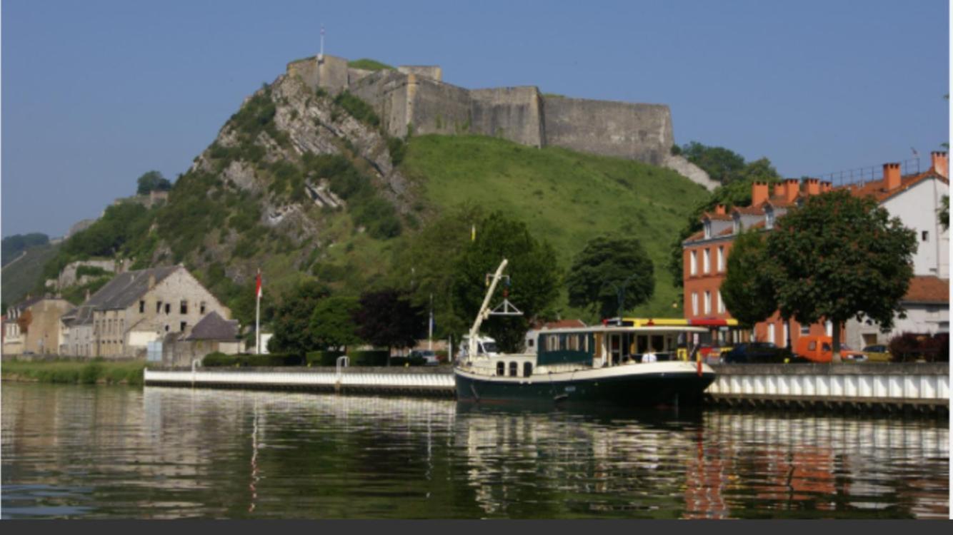 Apartamento Le Repos De La Meuse Givet Exterior foto